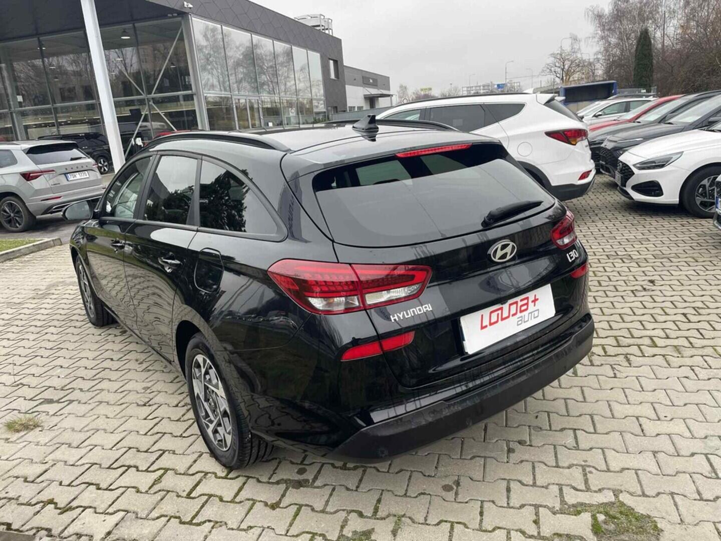 OC199V01042_13.webp_I30 Smart Climate 1.5 DPI 70 kW manuál, DPH