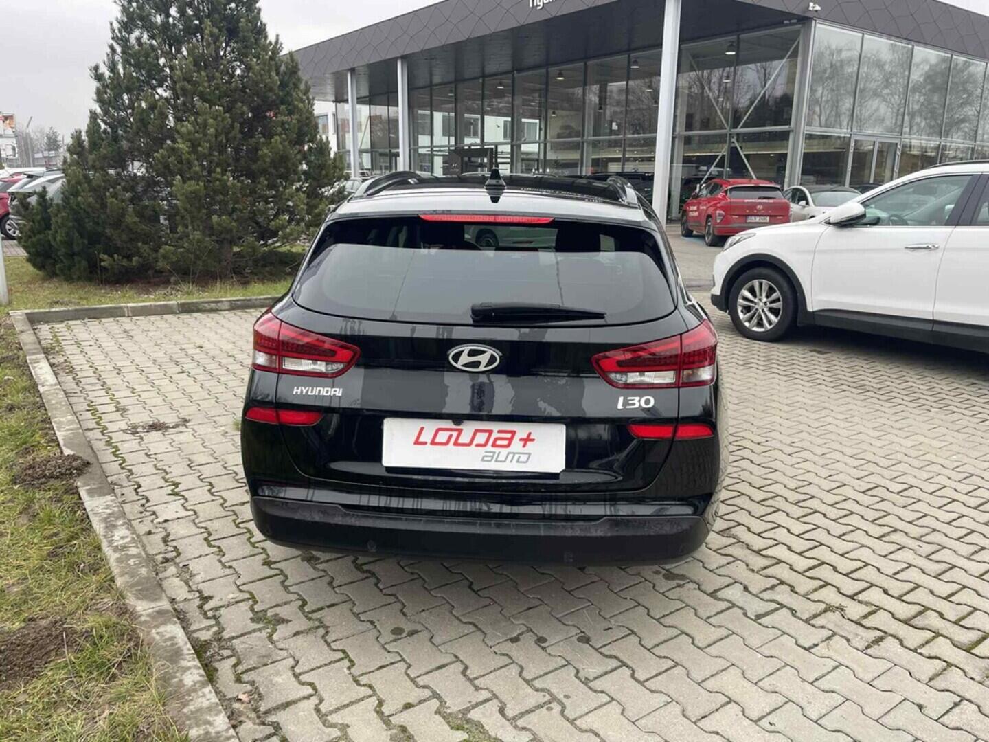 OC199V01042_15.webp_I30 Smart Climate 1.5 DPI 70 kW manuál, DPH