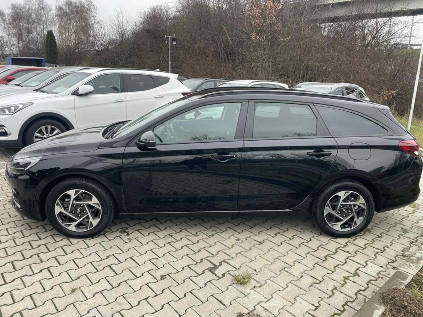 OC199V01042_17.webp_I30 Smart Climate 1.5 DPI 70 kW manuál, DPH