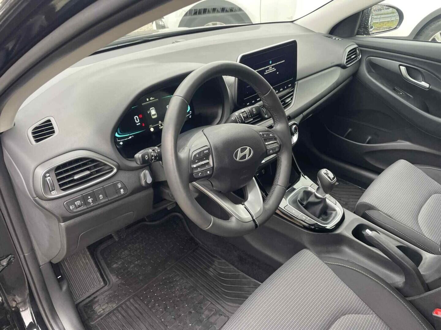 OC199V01042_19.webp_I30 Smart Climate 1.5 DPI 70 kW manuál, DPH