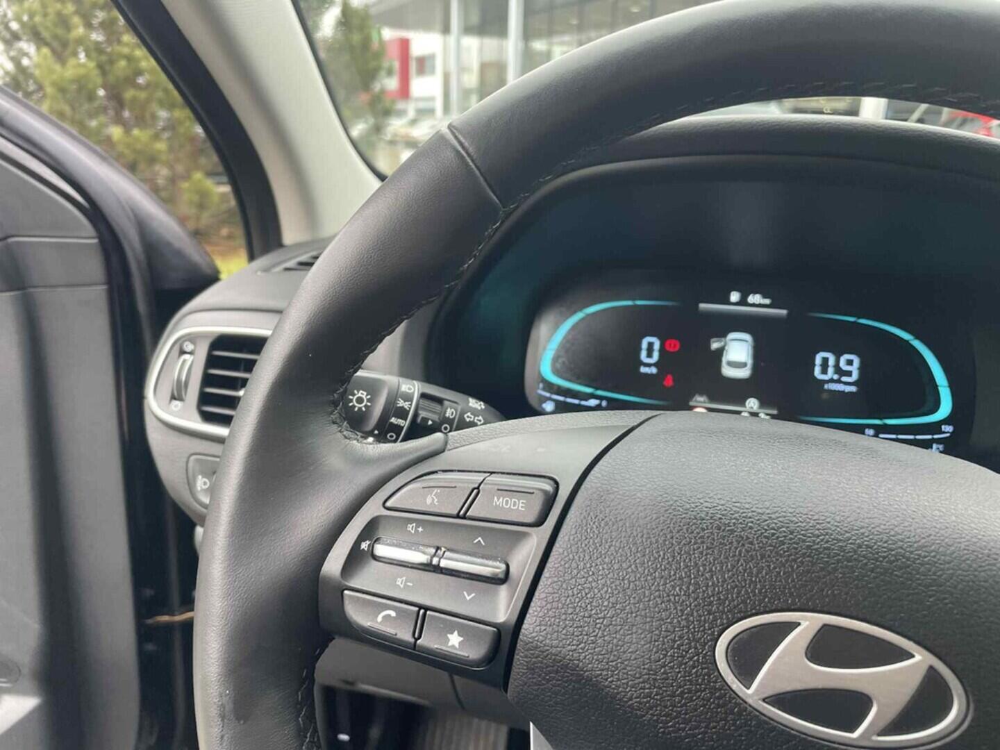 OC199V01042_22.webp_I30 Smart Climate 1.5 DPI 70 kW manuál, DPH