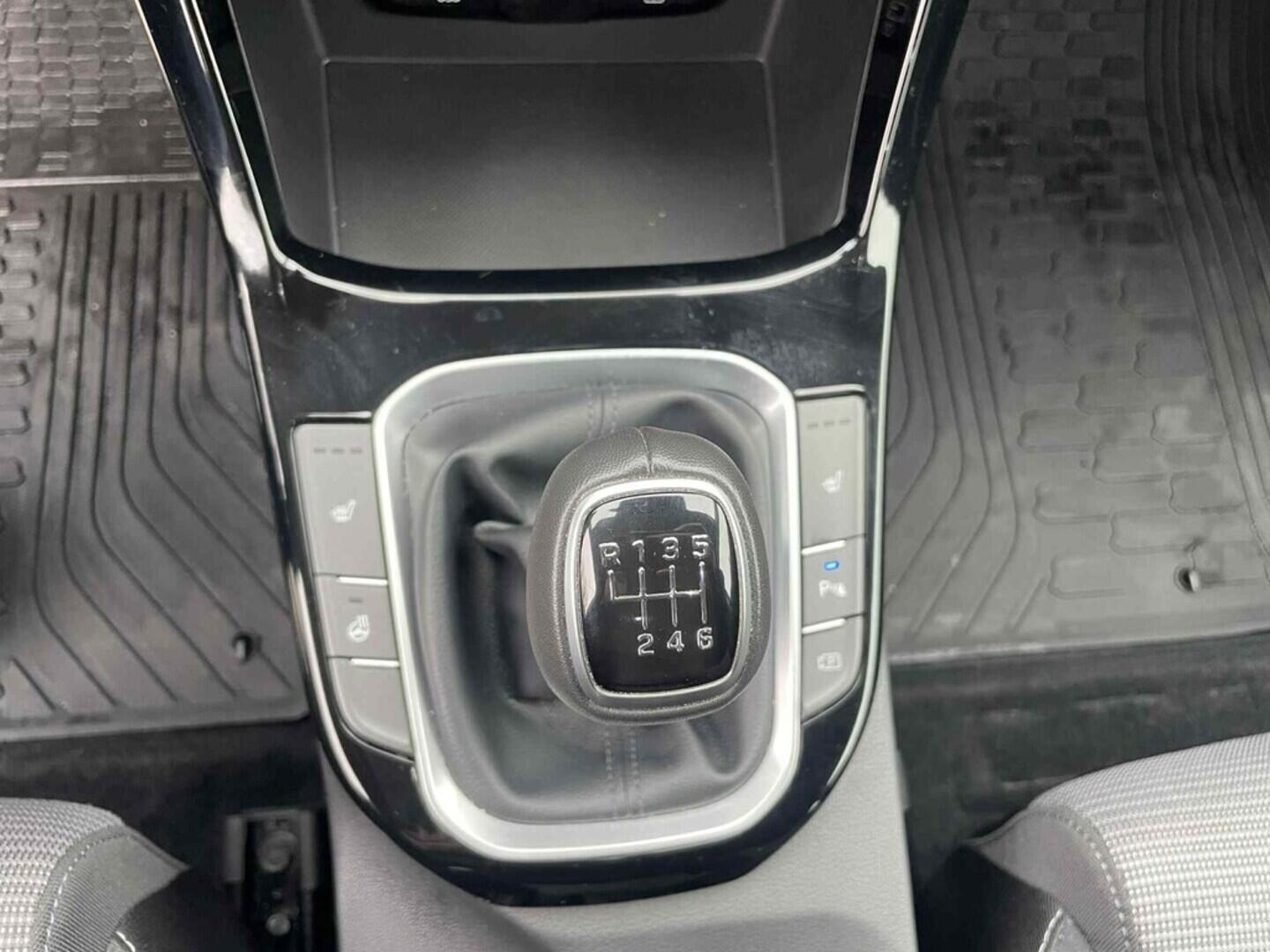 OC199V01042_27.webp_I30 Smart Climate 1.5 DPI 70 kW manuál, DPH