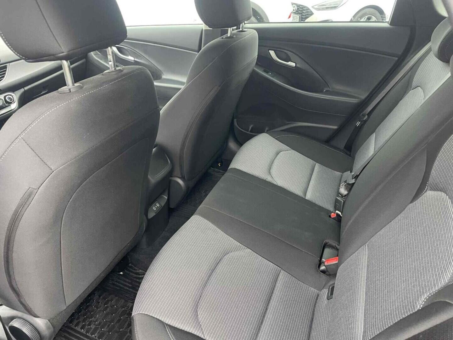 OC199V01042_29.webp_I30 Smart Climate 1.5 DPI 70 kW manuál, DPH