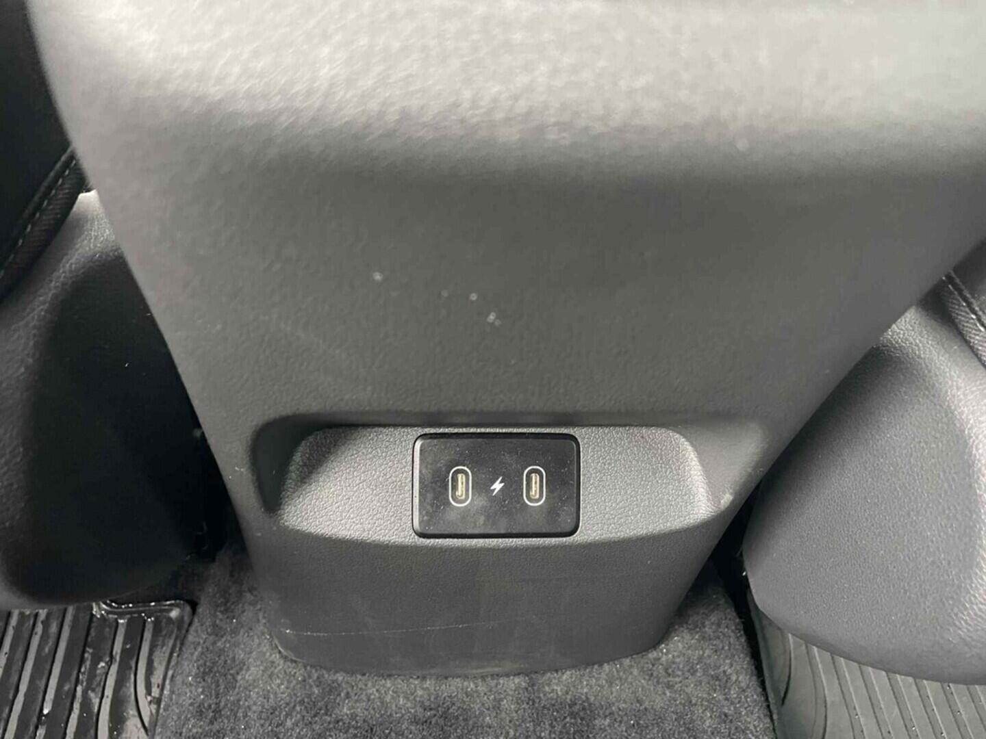 OC199V01042_30.webp_I30 Smart Climate 1.5 DPI 70 kW manuál, DPH