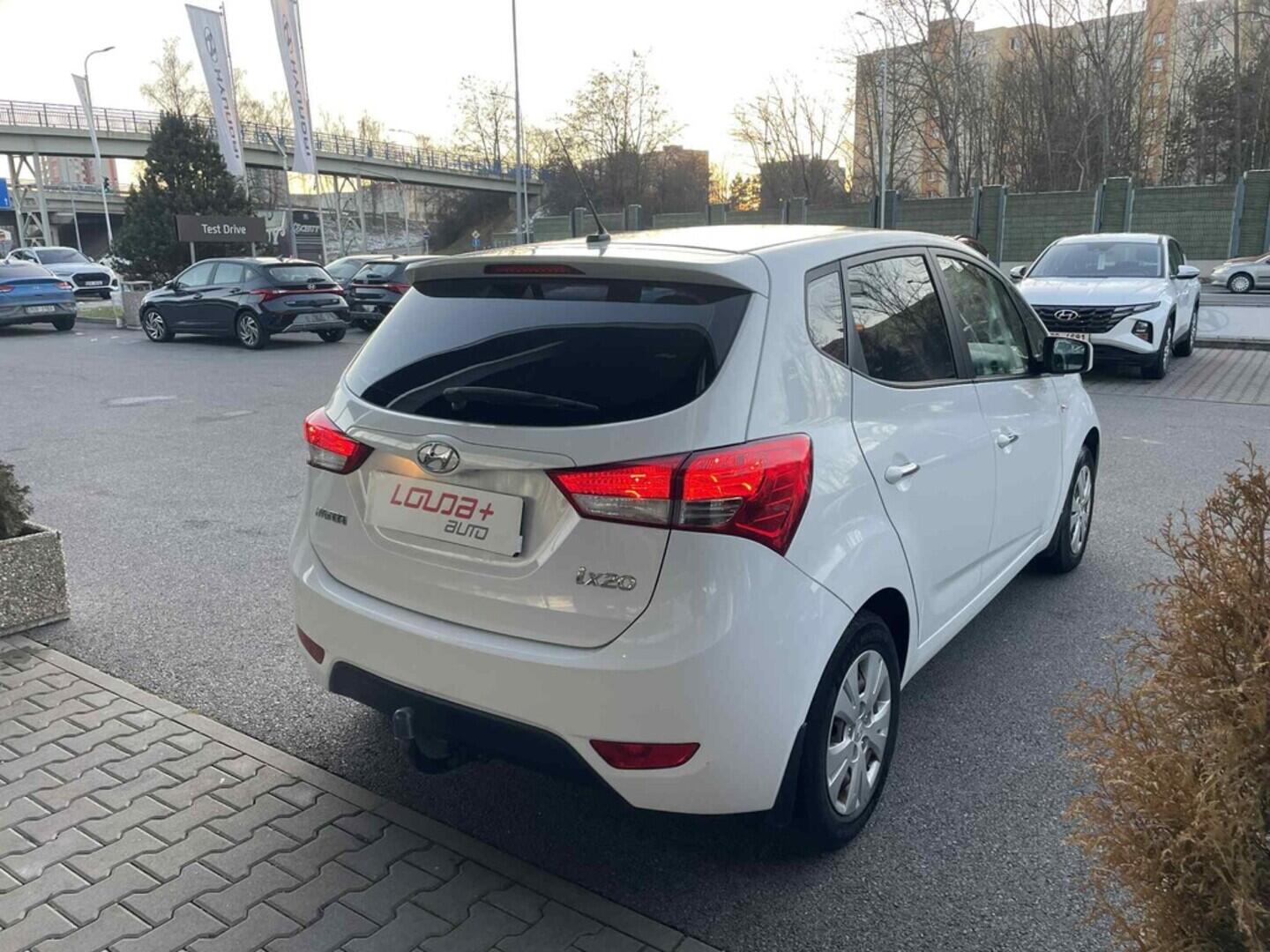 OC199V01050_11.webp_IX20 Trikolor 1.4  66 kW manuál