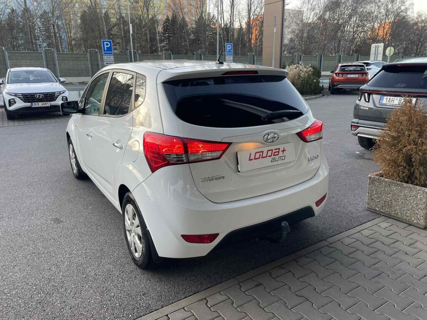 OC199V01050_13.webp_IX20 Trikolor 1.4  66 kW manuál