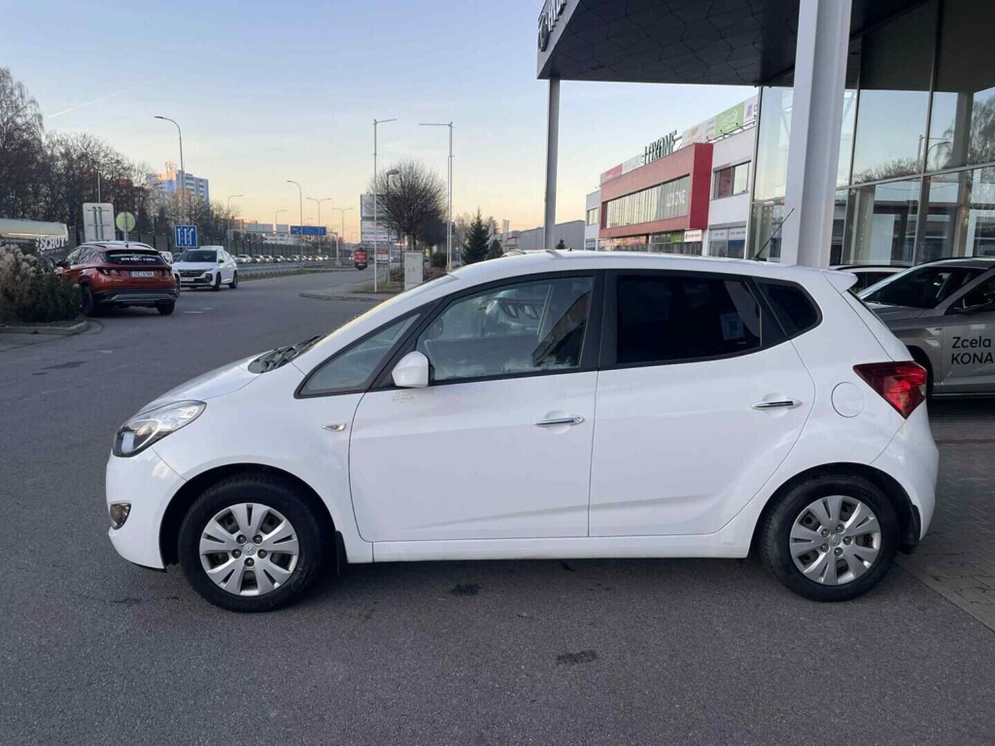 OC199V01050_14.webp_IX20 Trikolor 1.4  66 kW manuál