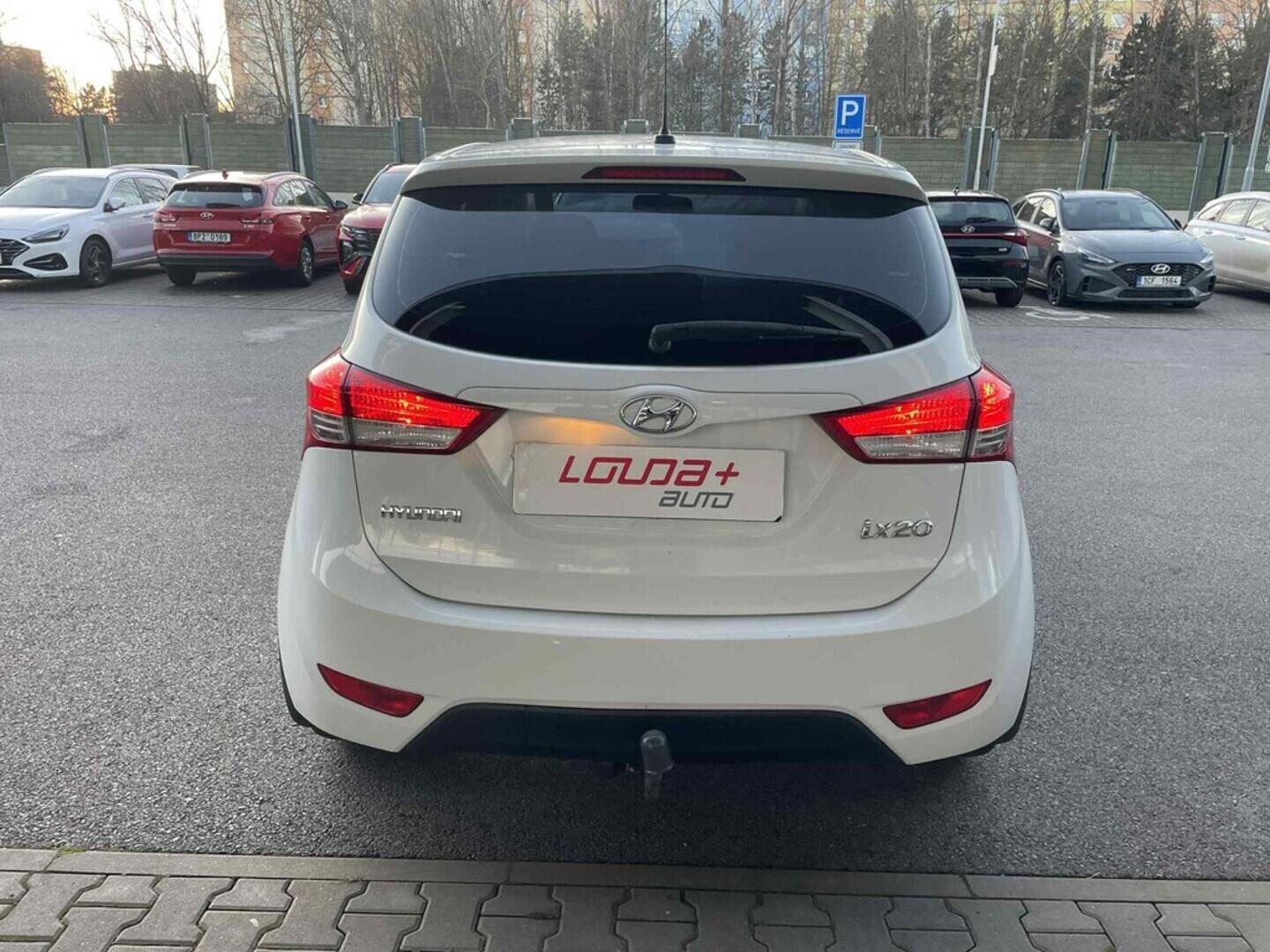 OC199V01050_15.webp_IX20 Trikolor 1.4  66 kW manuál