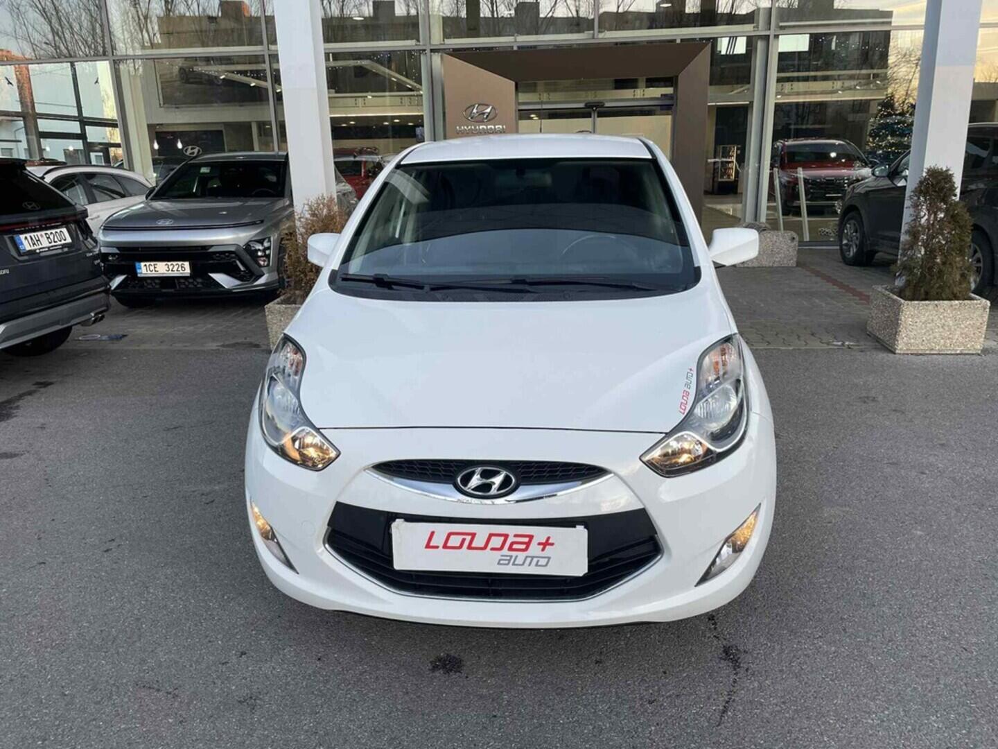 OC199V01050_16.webp_IX20 Trikolor 1.4  66 kW manuál