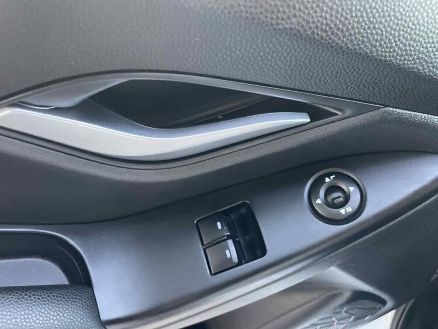 OC199V01050_20.webp_IX20 Trikolor 1.4  66 kW manuál