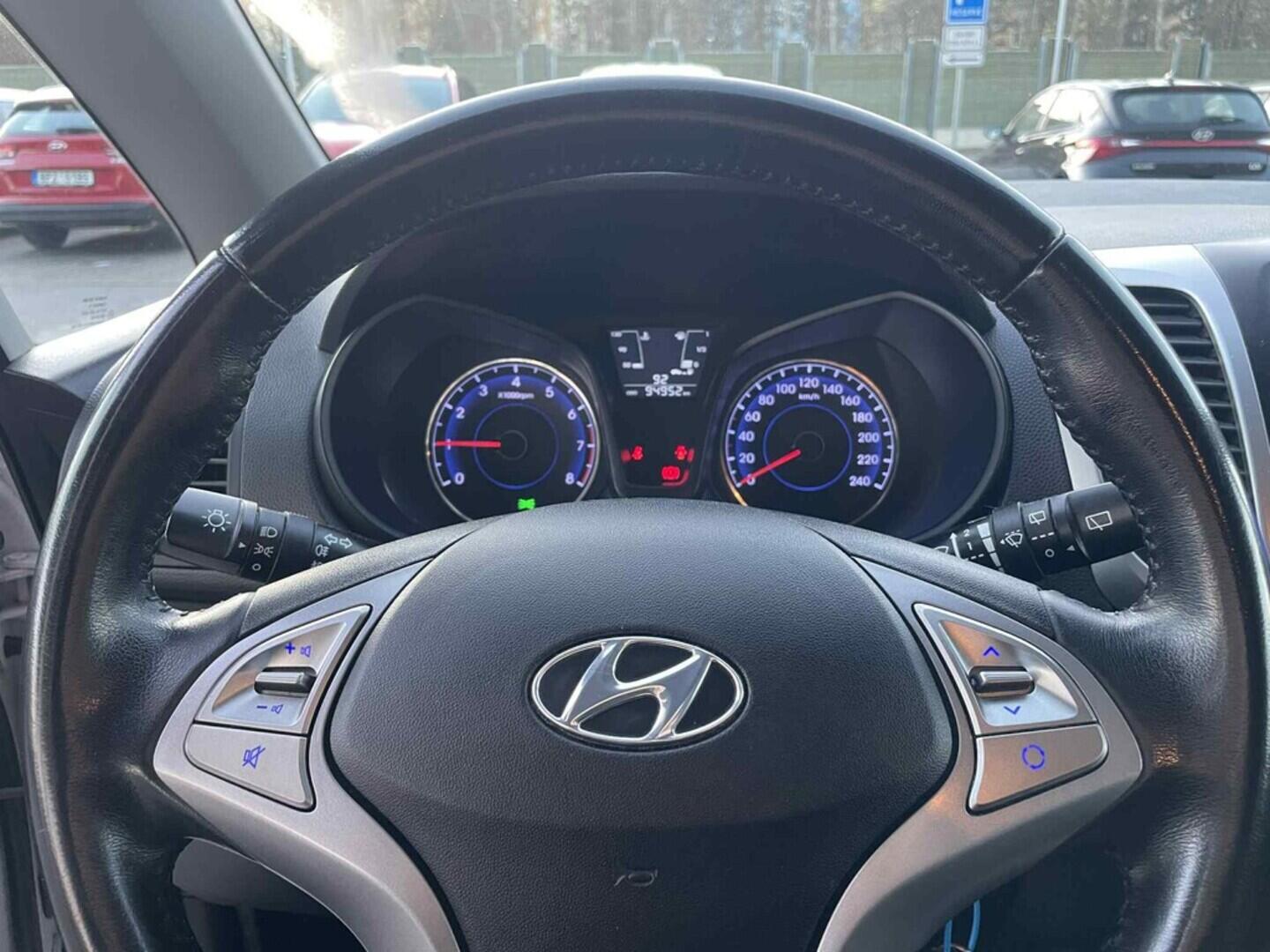 OC199V01050_21.webp_IX20 Trikolor 1.4  66 kW manuál