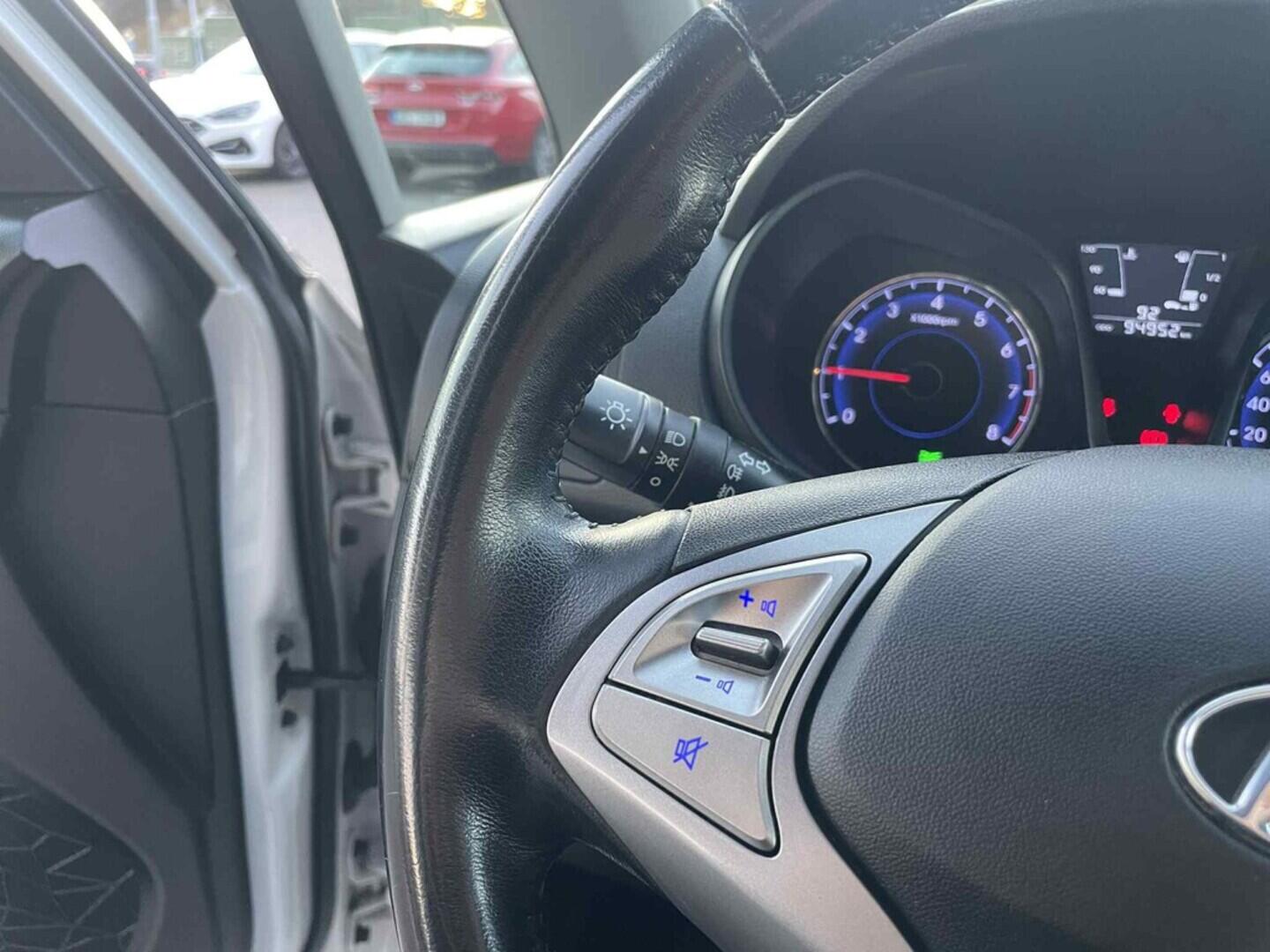 OC199V01050_22.webp_IX20 Trikolor 1.4  66 kW manuál