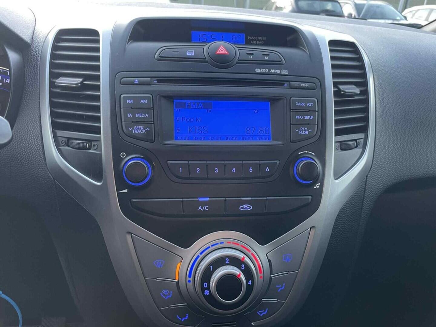 OC199V01050_24.webp_IX20 Trikolor 1.4  66 kW manuál