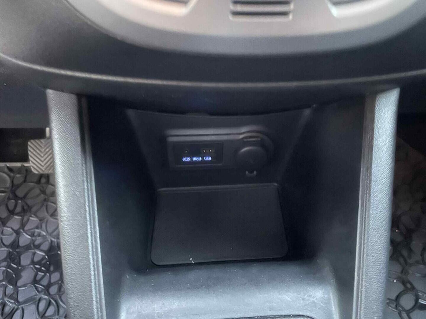 OC199V01050_25.webp_IX20 Trikolor 1.4  66 kW manuál