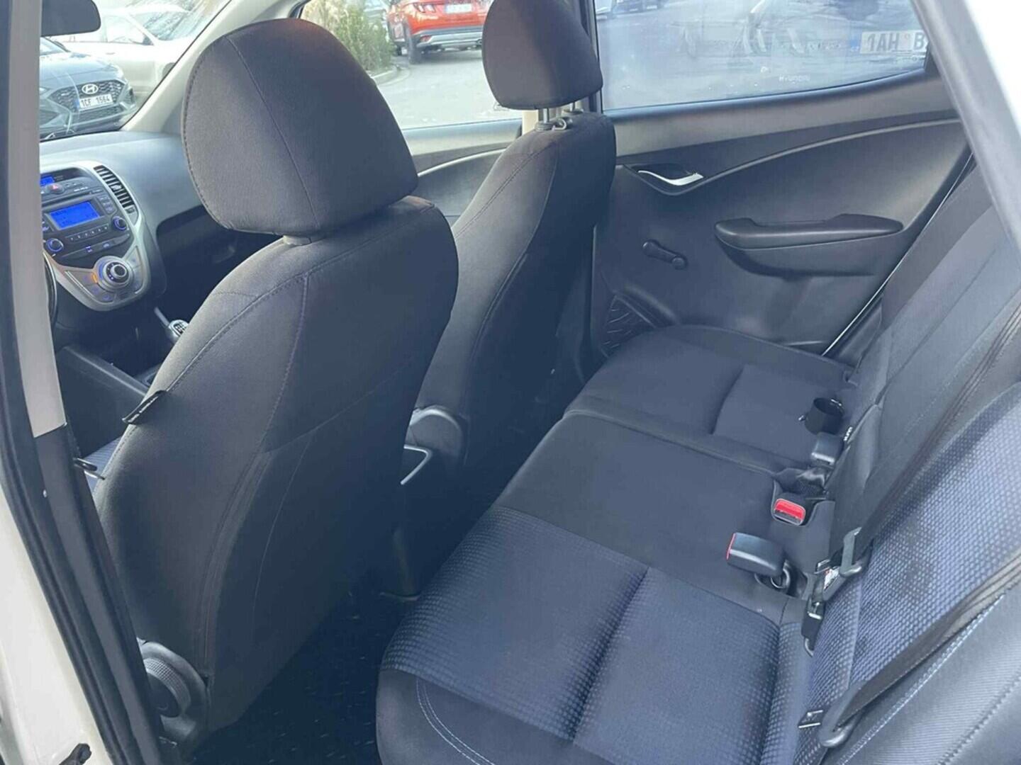 OC199V01050_27.webp_IX20 Trikolor 1.4  66 kW manuál