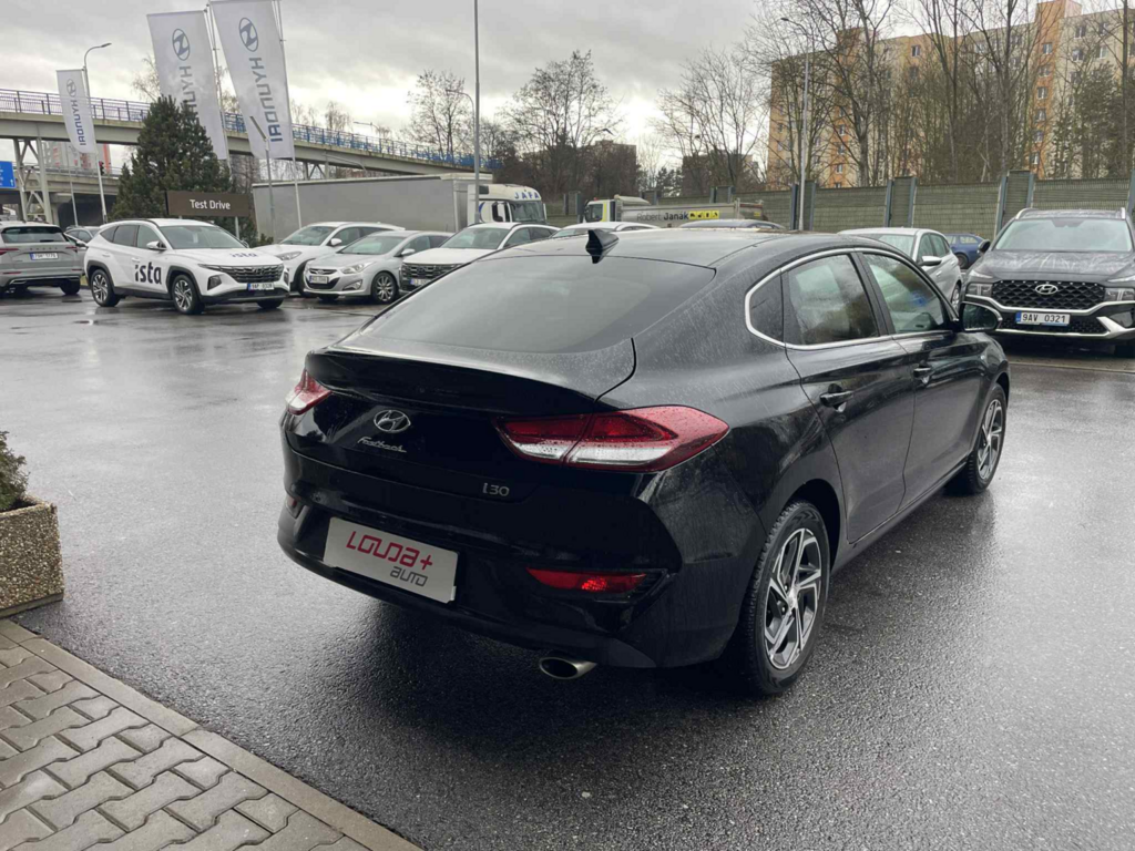 OC199V01092_11.webp_I30 Smart 1.5 TGDI 118 kW manuál