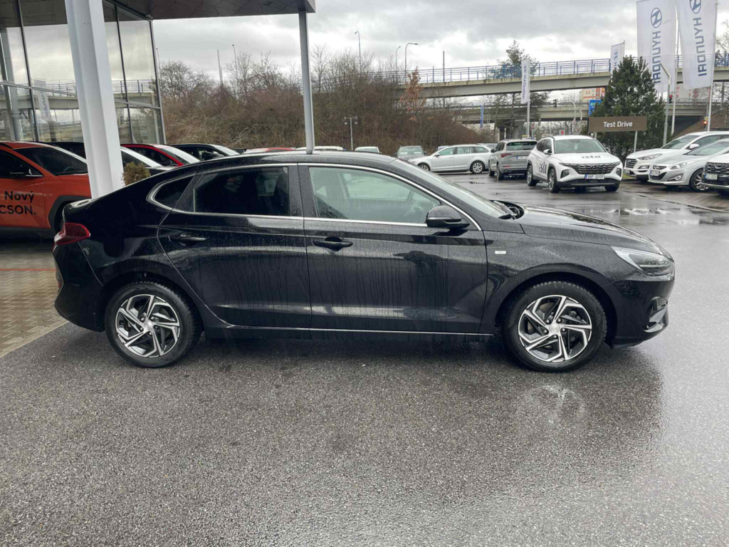 OC199V01092_14.webp_I30 Smart 1.5 TGDI 118 kW manuál