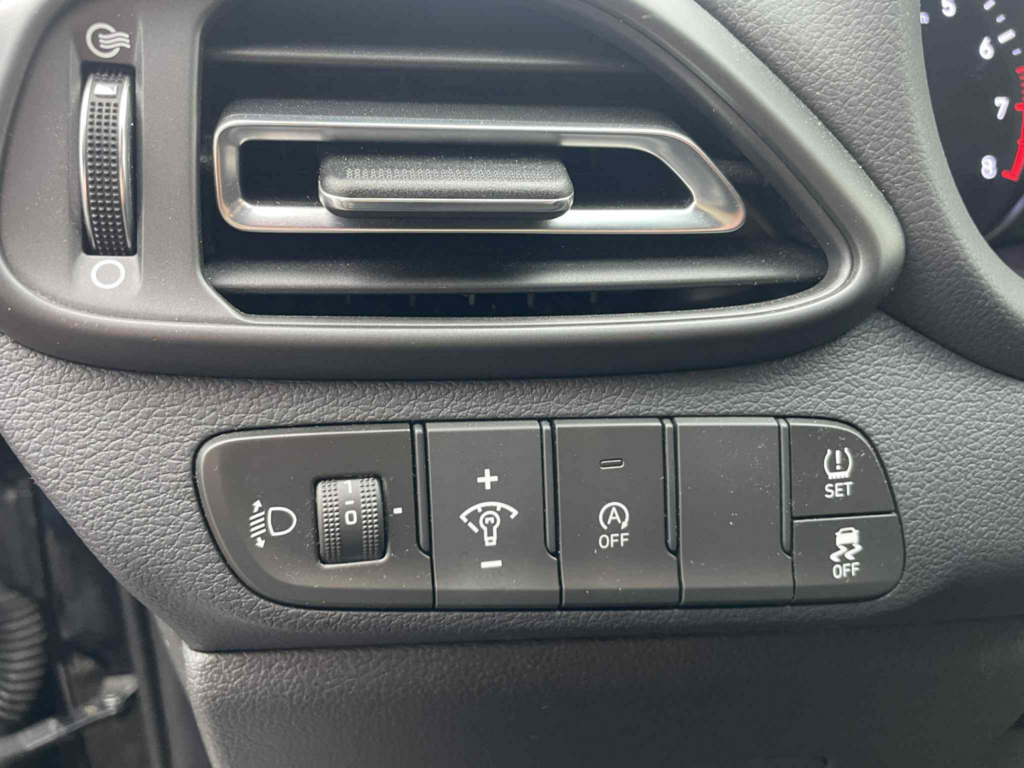 OC199V01092_21.webp_I30 Smart 1.5 TGDI 118 kW manuál