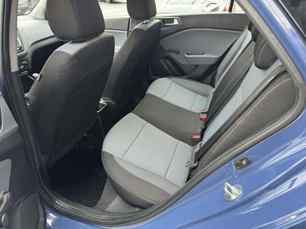 OC199V01093_27.webp_I20 Comfort 1.2 MPI 61 kW manuál