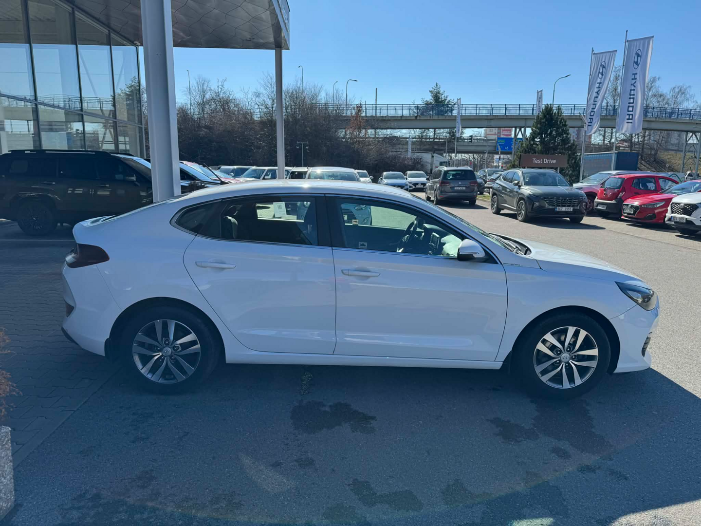 OC199V01109_15.webp_I30 FASTBACK Comfort 1.0 TGDI 88 kW manuál