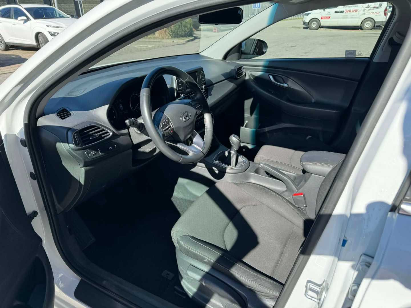 OC199V01109_18.webp_I30 FASTBACK Comfort 1.0 TGDI 88 kW manuál