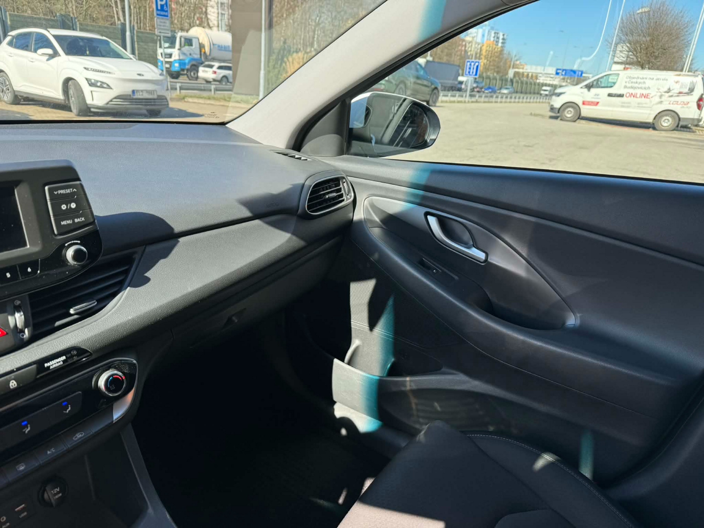 OC199V01109_23.webp_I30 FASTBACK Comfort 1.0 TGDI 88 kW manuál