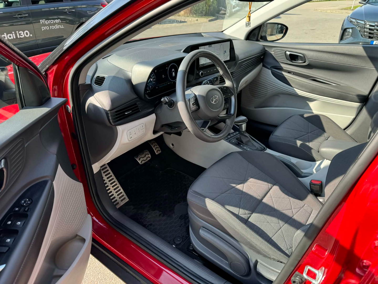 OC199V01117_21.webp_BAYON Style Premium 1.0 T-GDI 88 kW automat