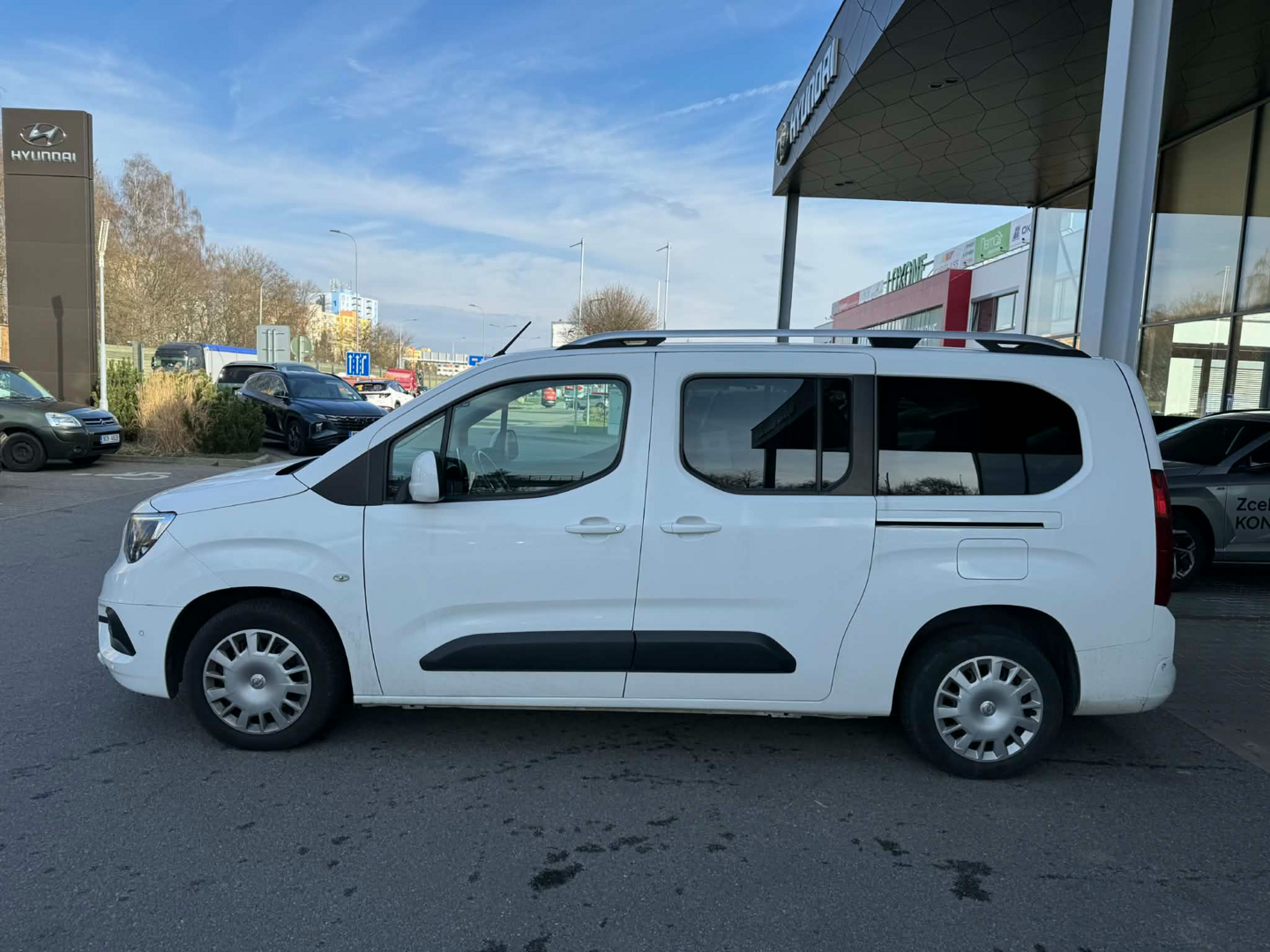 OC199V01119_11.webp_COMBO Life 1.5 CDTI 96 kW automat