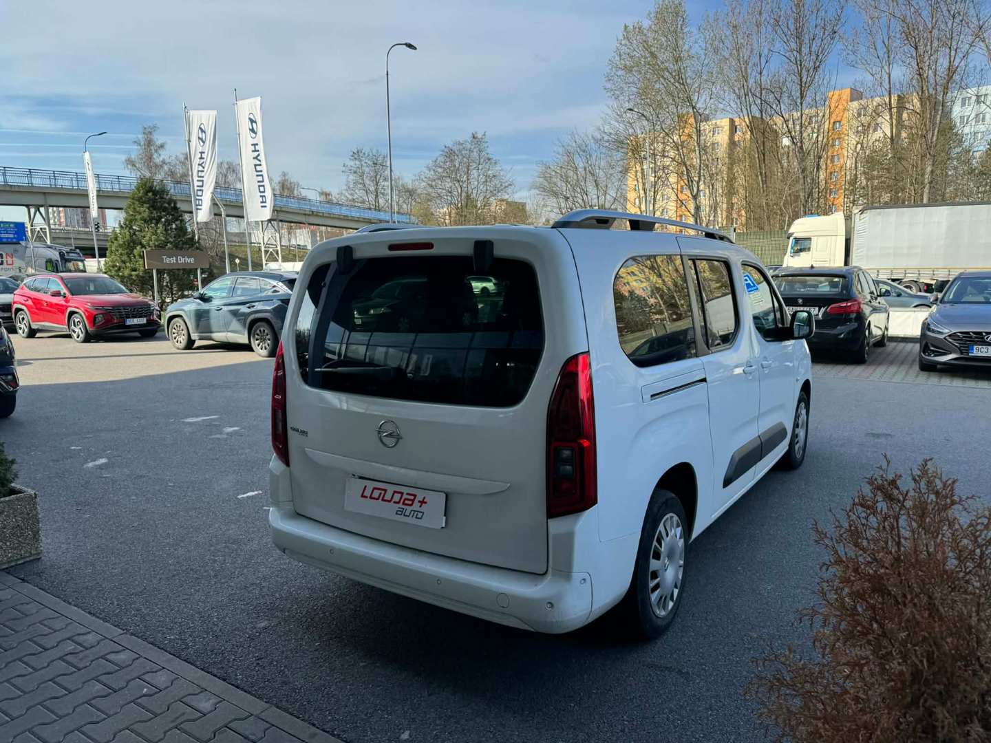 OC199V01119_12.webp_COMBO Life 1.5 CDTI 96 kW automat