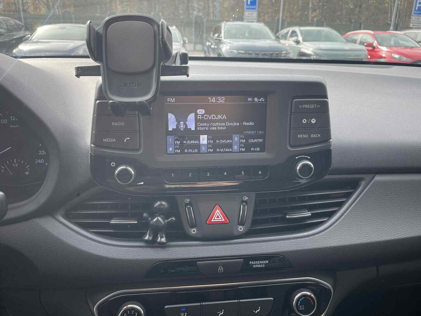 OC199V01122_23.webp_I30 Comfort 1.4 MPI 73 kW manuál