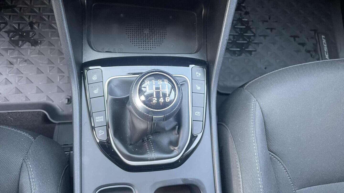 OC199V01123_26.webp_TUCSON Smart nav 1.6 T-GDI 110 kW manuál