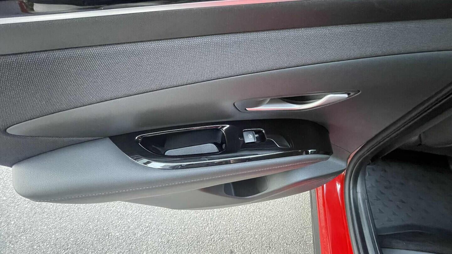 OC199V01123_30.webp_TUCSON Smart nav 1.6 T-GDI 110 kW manuál