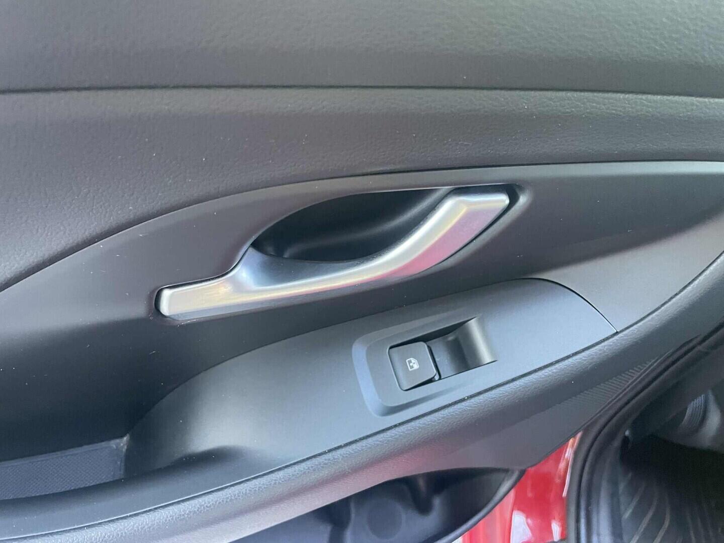 OC199V01148_26.webp_I30 N-line 1.5 T-GDI 117 kW manuál