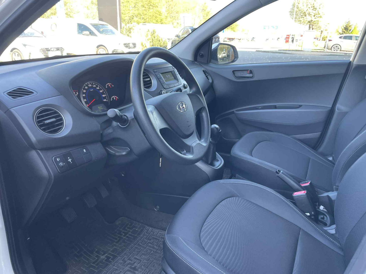 OC199V01159_18.webp_I10 Comfort 1.0 MPI 49 kW manuál