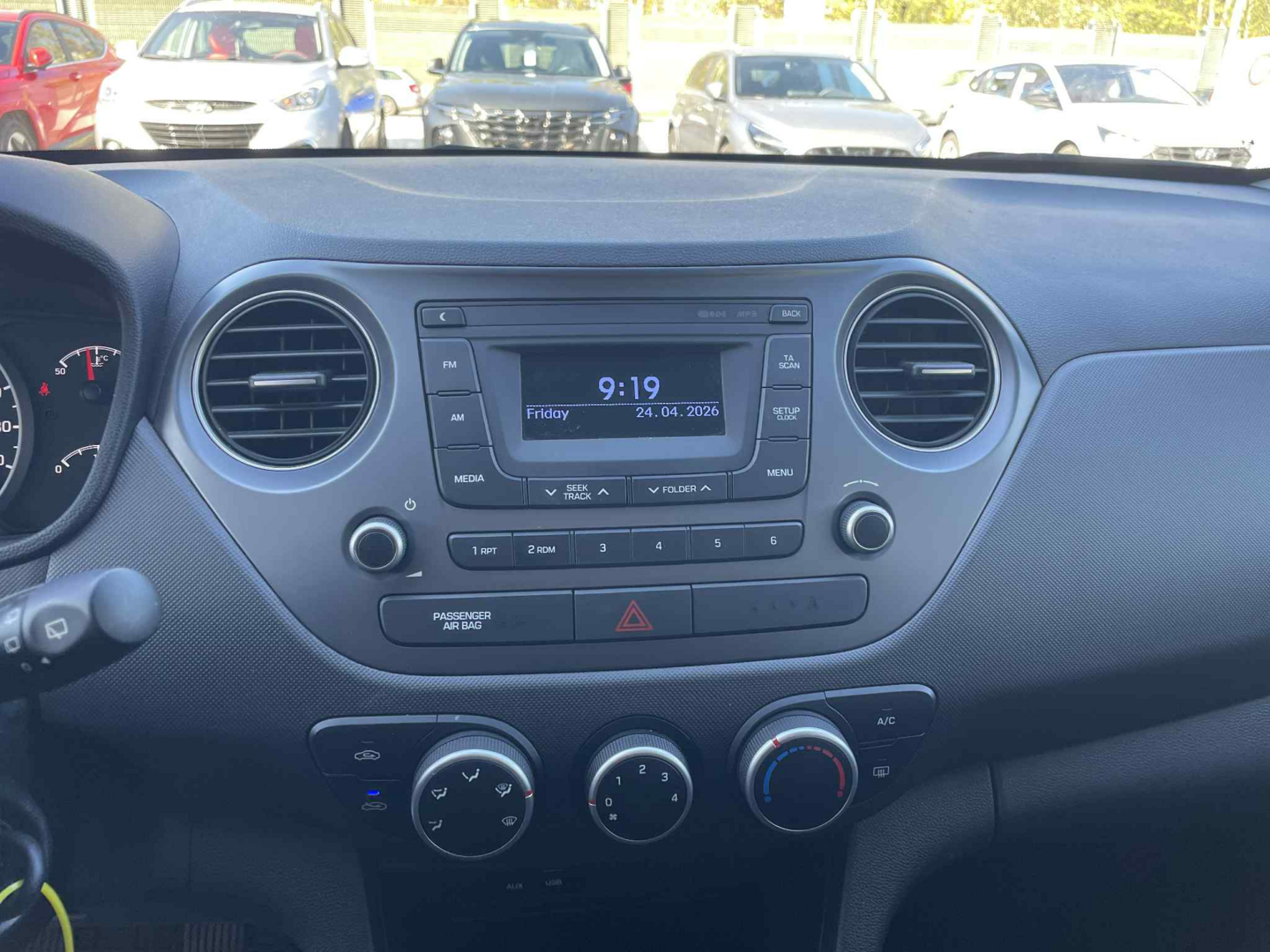 OC199V01159_21.webp_I10 Comfort 1.0 MPI 49 kW manuál