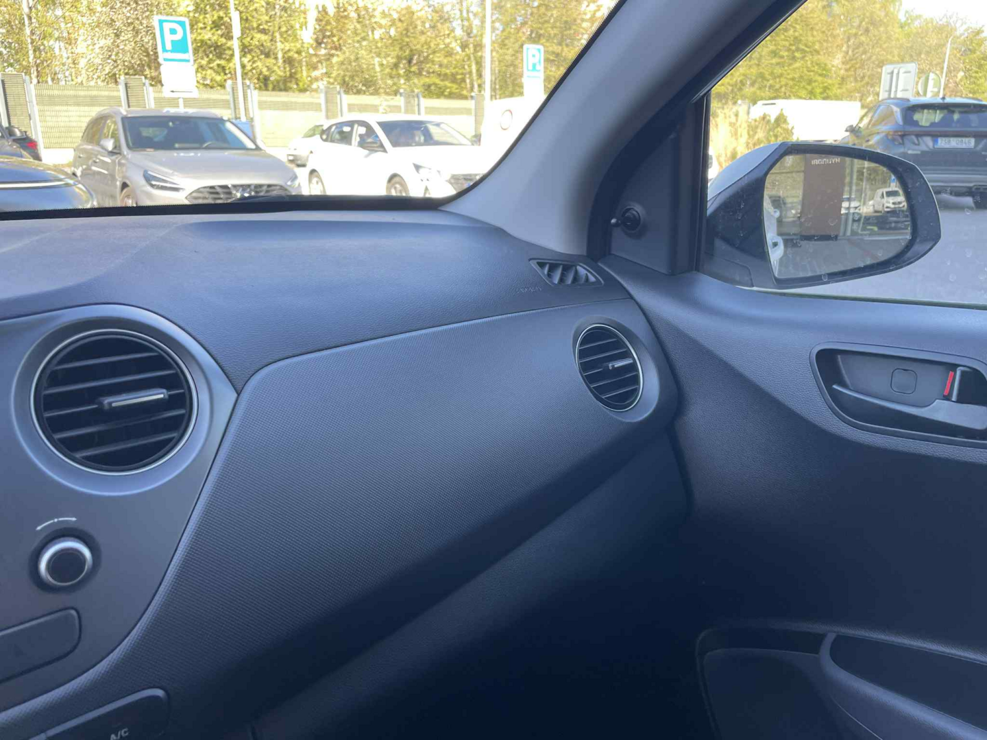 OC199V01159_22.webp_I10 Comfort 1.0 MPI 49 kW manuál