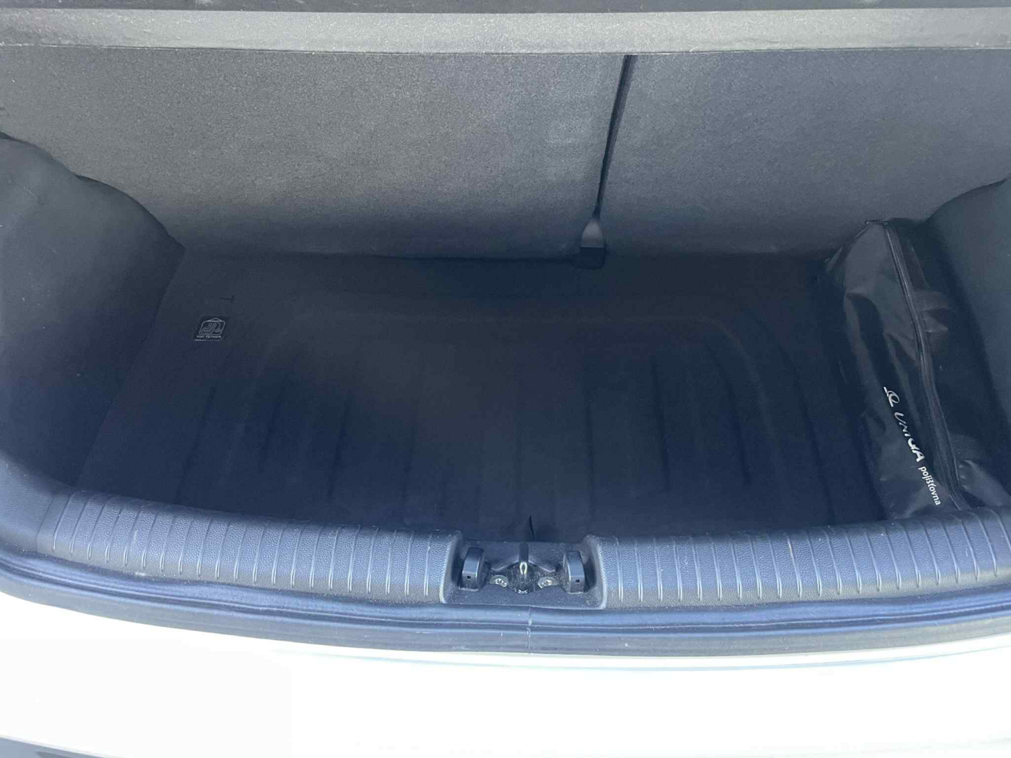 OC199V01159_27.webp_I10 Comfort 1.0 MPI 49 kW manuál