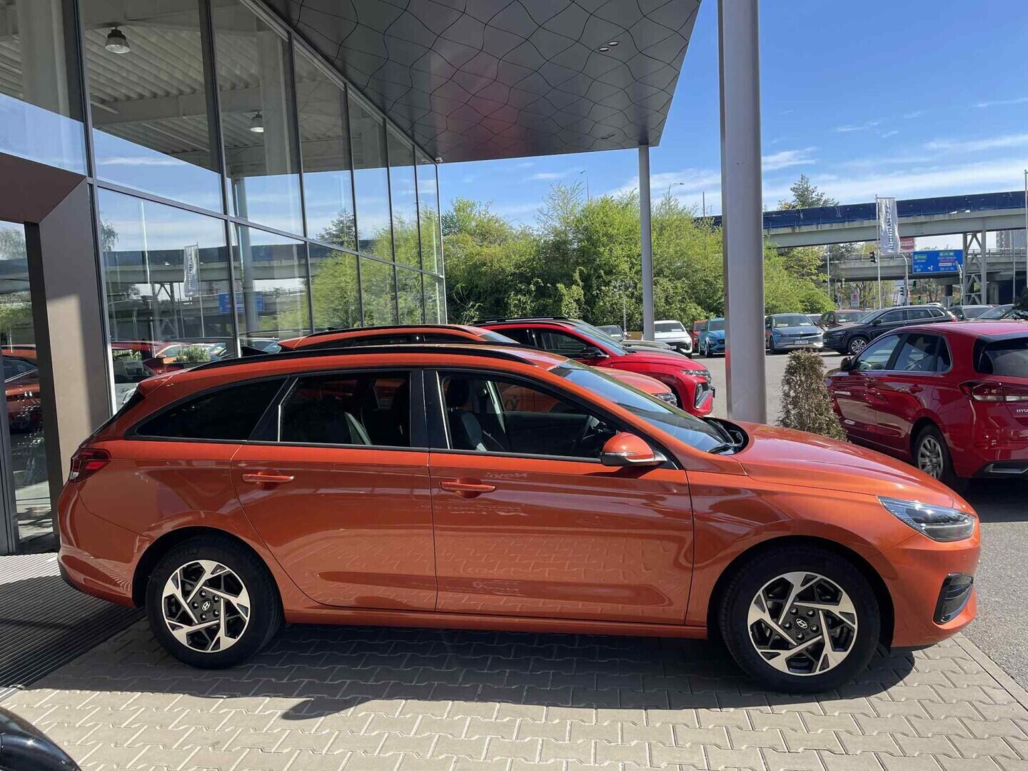 OC199V01163_16.webp_I30 Smart Climate 1.5 DPi 70 kW manuál, DPH