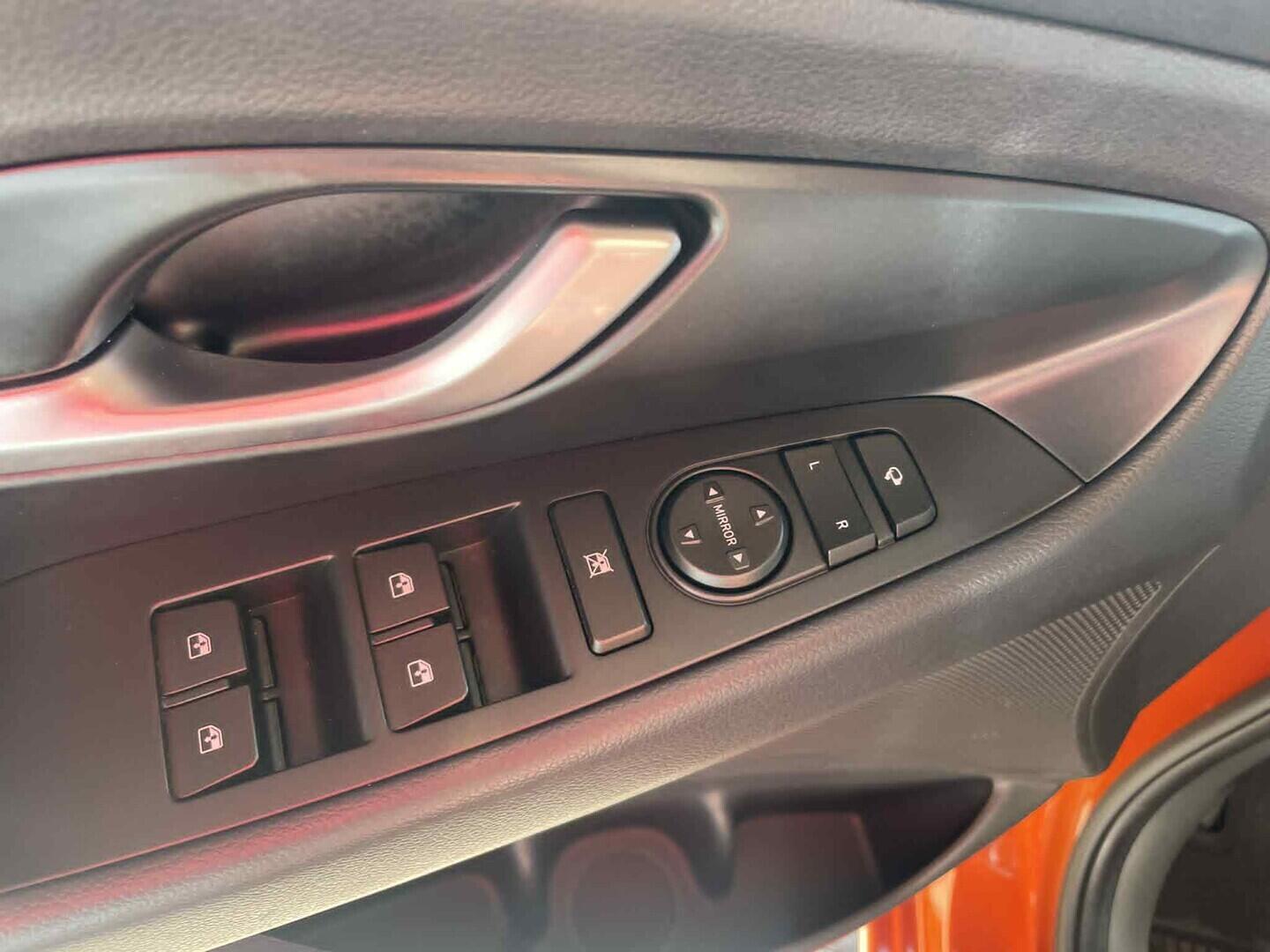 OC199V01163_20.webp_I30 Smart Climate 1.5 DPi 70 kW manuál, DPH