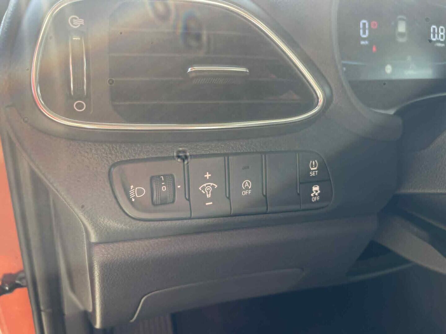 OC199V01163_21.webp_I30 Smart Climate 1.5 DPi 70 kW manuál, DPH