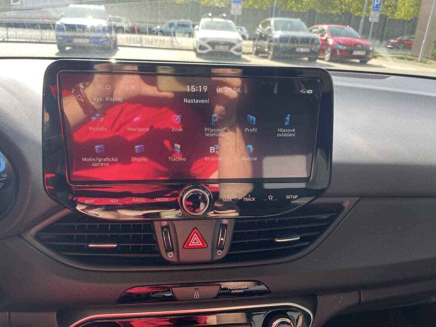 OC199V01163_24.webp_I30 Smart Climate 1.5 DPi 70 kW manuál, DPH