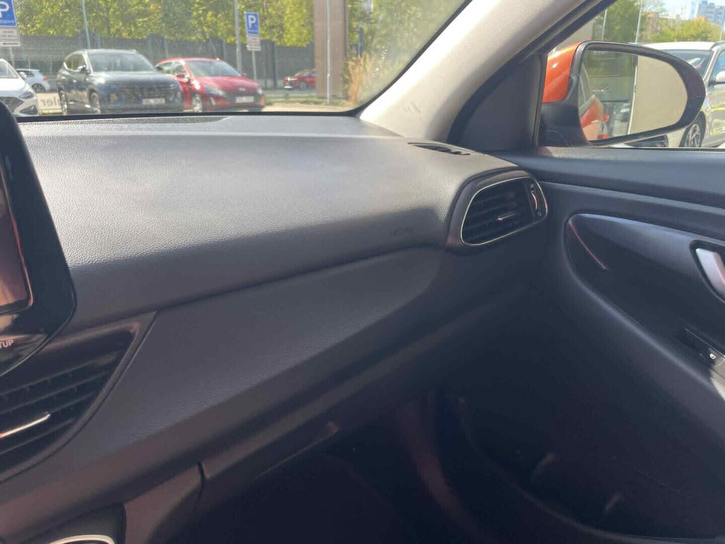 OC199V01163_25.webp_I30 Smart Climate 1.5 DPi 70 kW manuál, DPH