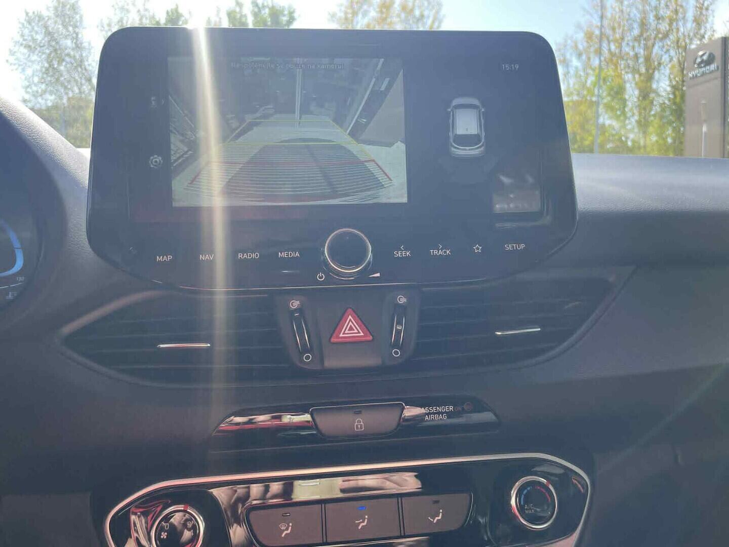 OC199V01163_28.webp_I30 Smart Climate 1.5 DPi 70 kW manuál, DPH