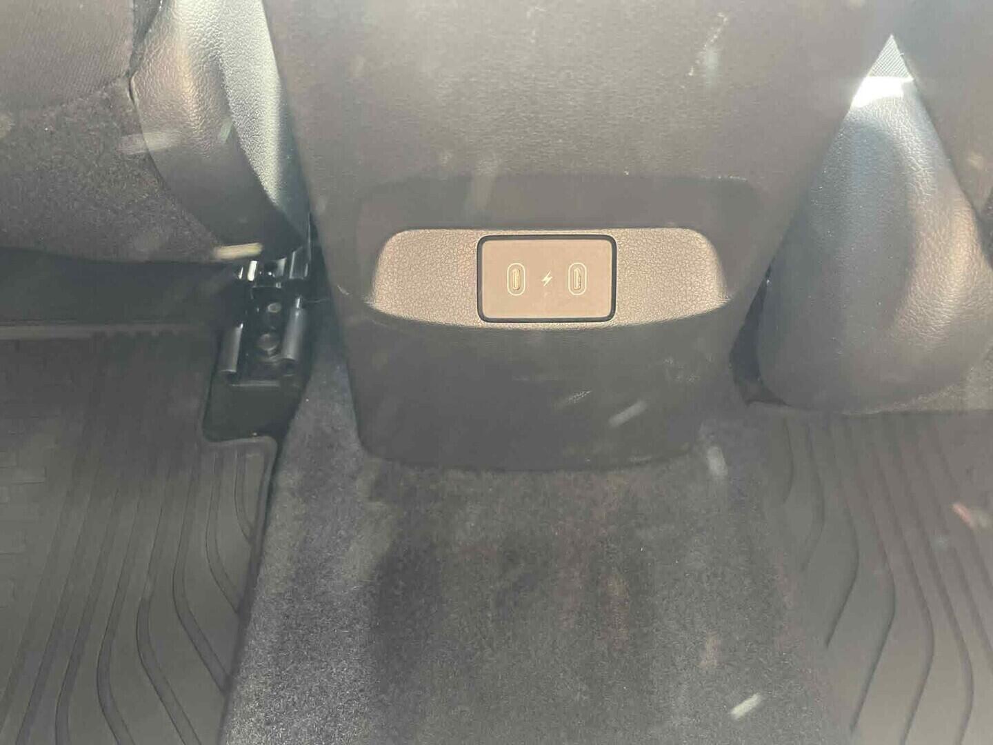 OC199V01163_31.webp_I30 Smart Climate 1.5 DPi 70 kW manuál, DPH