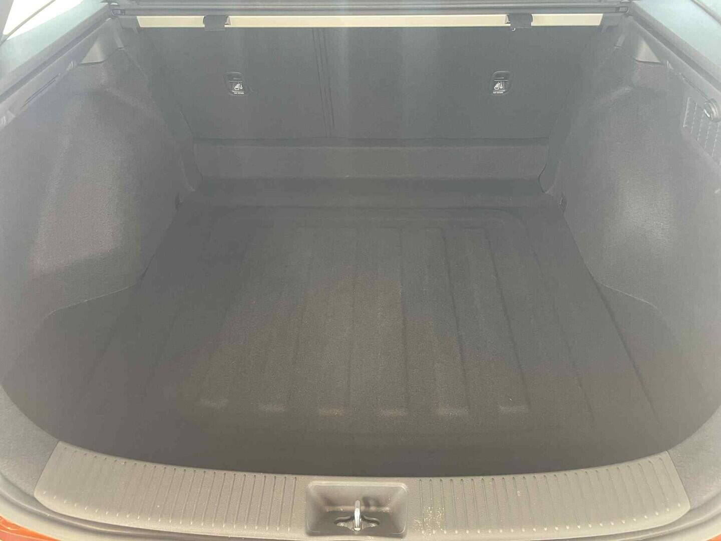 OC199V01163_33.webp_I30 Smart Climate 1.5 DPi 70 kW manuál, DPH