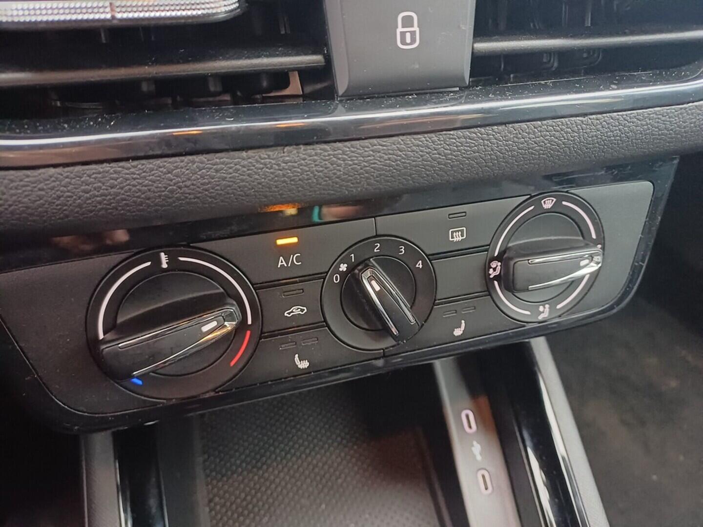 OI199V01630_27.webp_SCALA Selection 1.0 TSI 85 kW manuál, DPH