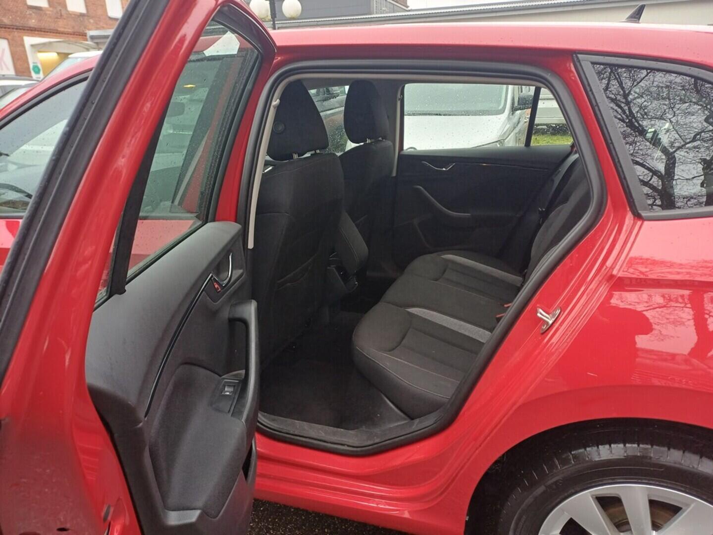 OI199V01630_29.webp_SCALA Selection 1.0 TSI 85 kW manuál, DPH