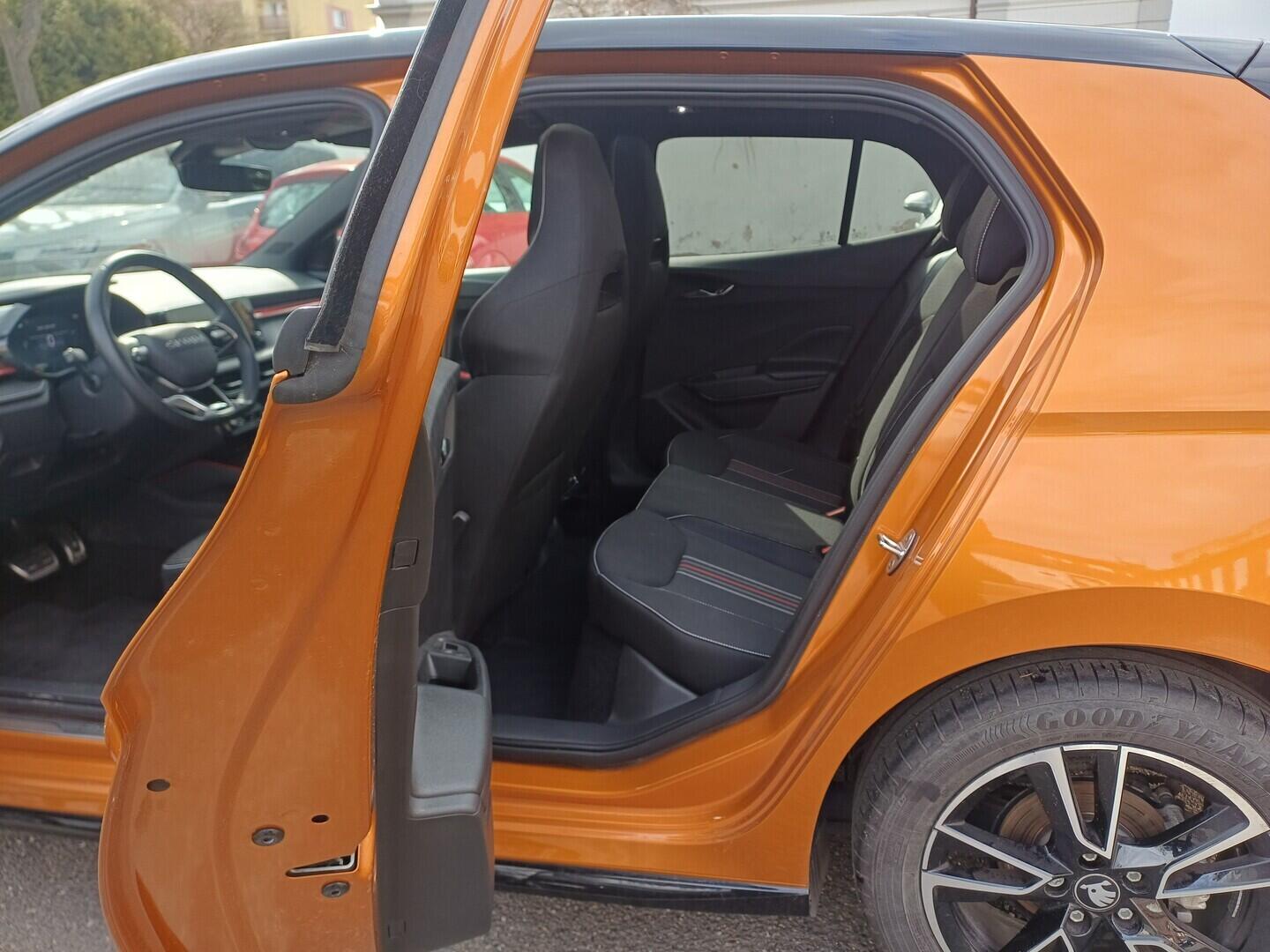 OI199V01680_29.webp_FABIA Monte Carlo 1.0 TSI 85 kW automat, DPH