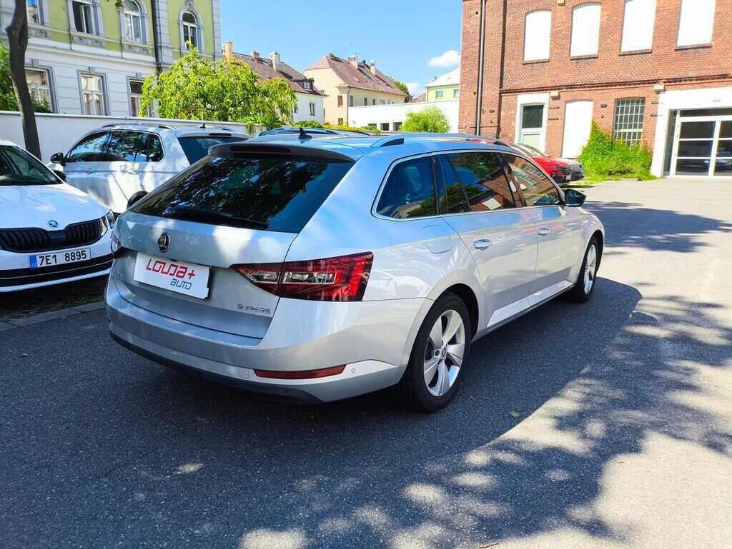 OI199V01695_11.webp_SUPERB Style 1.4 TSI 110 kW manuál