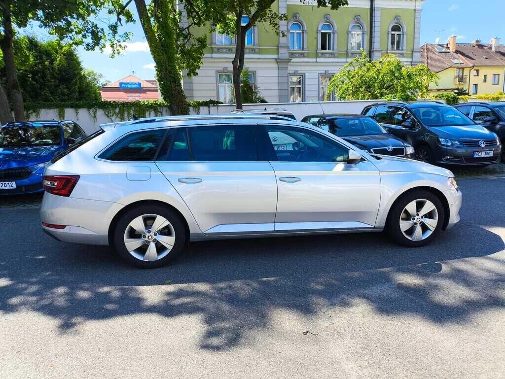 OI199V01695_12.webp_SUPERB Style 1.4 TSI 110 kW manuál